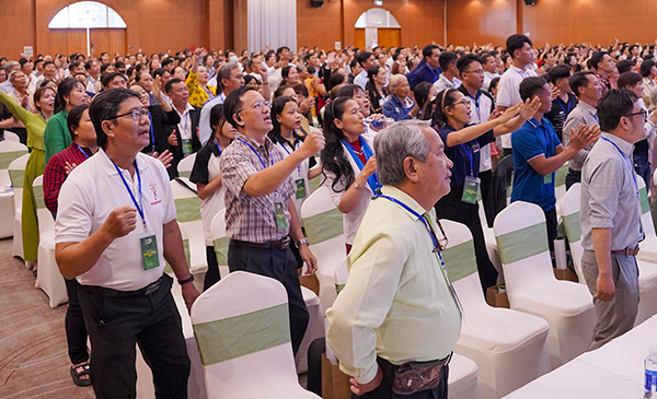 Vietnamese Worshipers