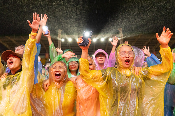 Vietnamese Worshipers